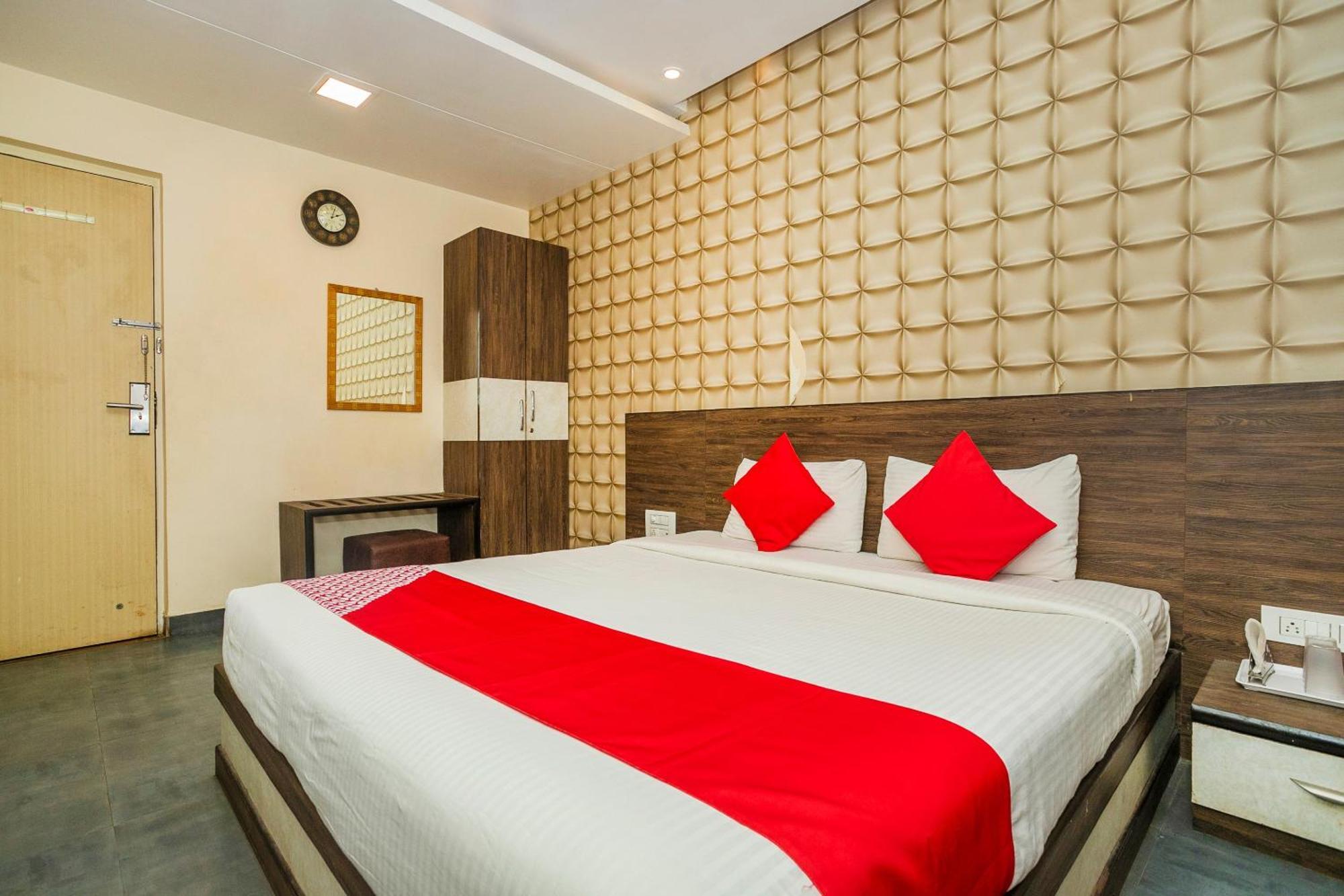 Super Collection O Indian Suites Near Sitara Restaurant Bangalore Exteriör bild
