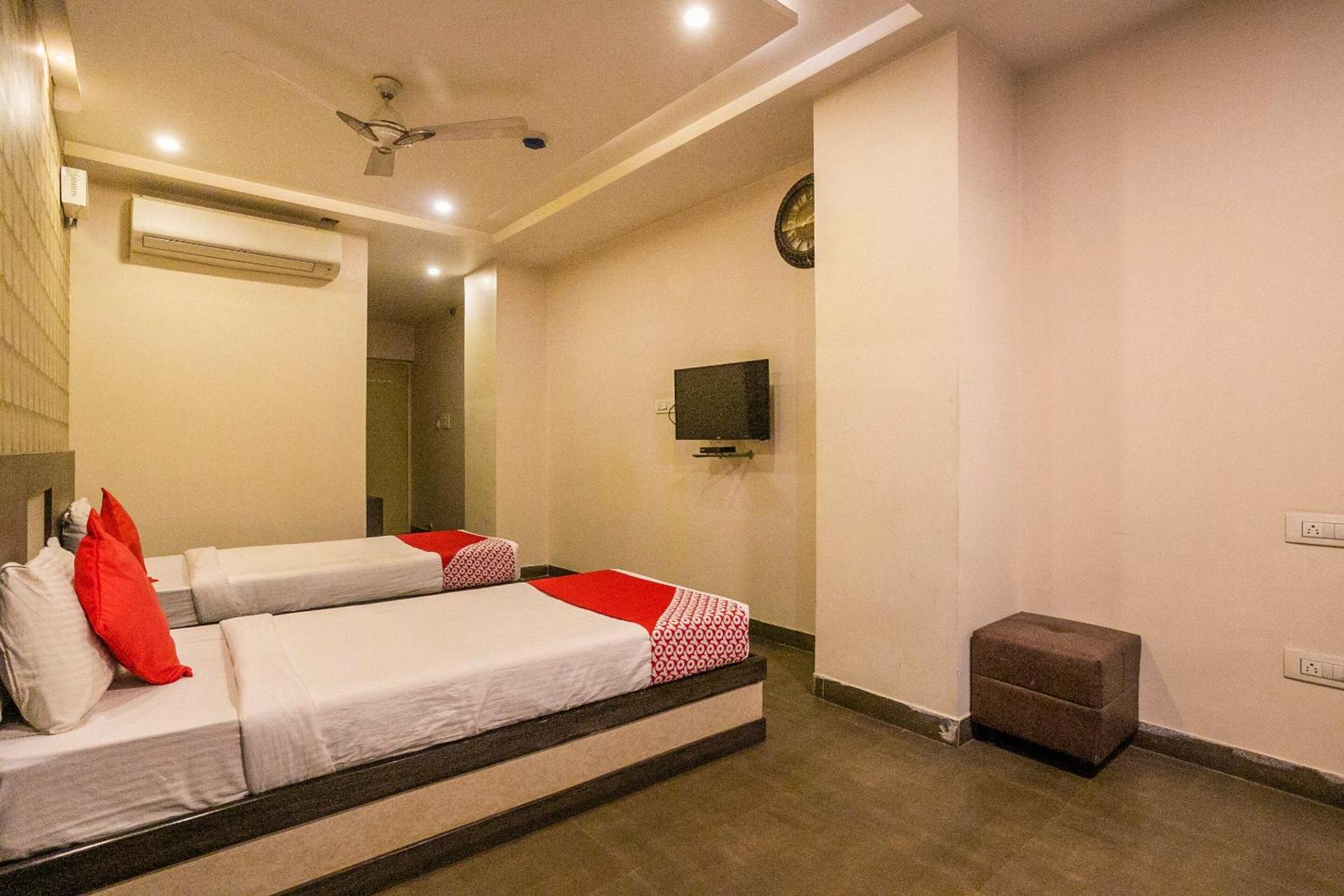 Super Collection O Indian Suites Near Sitara Restaurant Bangalore Exteriör bild